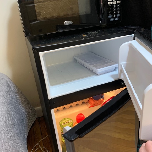 Mini fridge - Picture 2 of 3